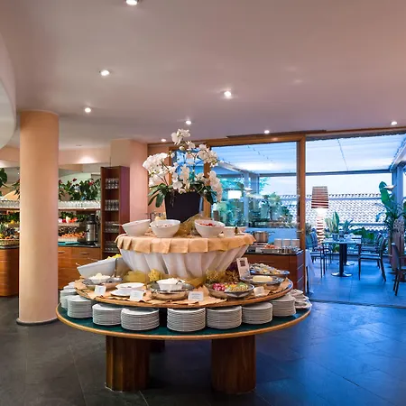 Dependence Del Parco Hotel